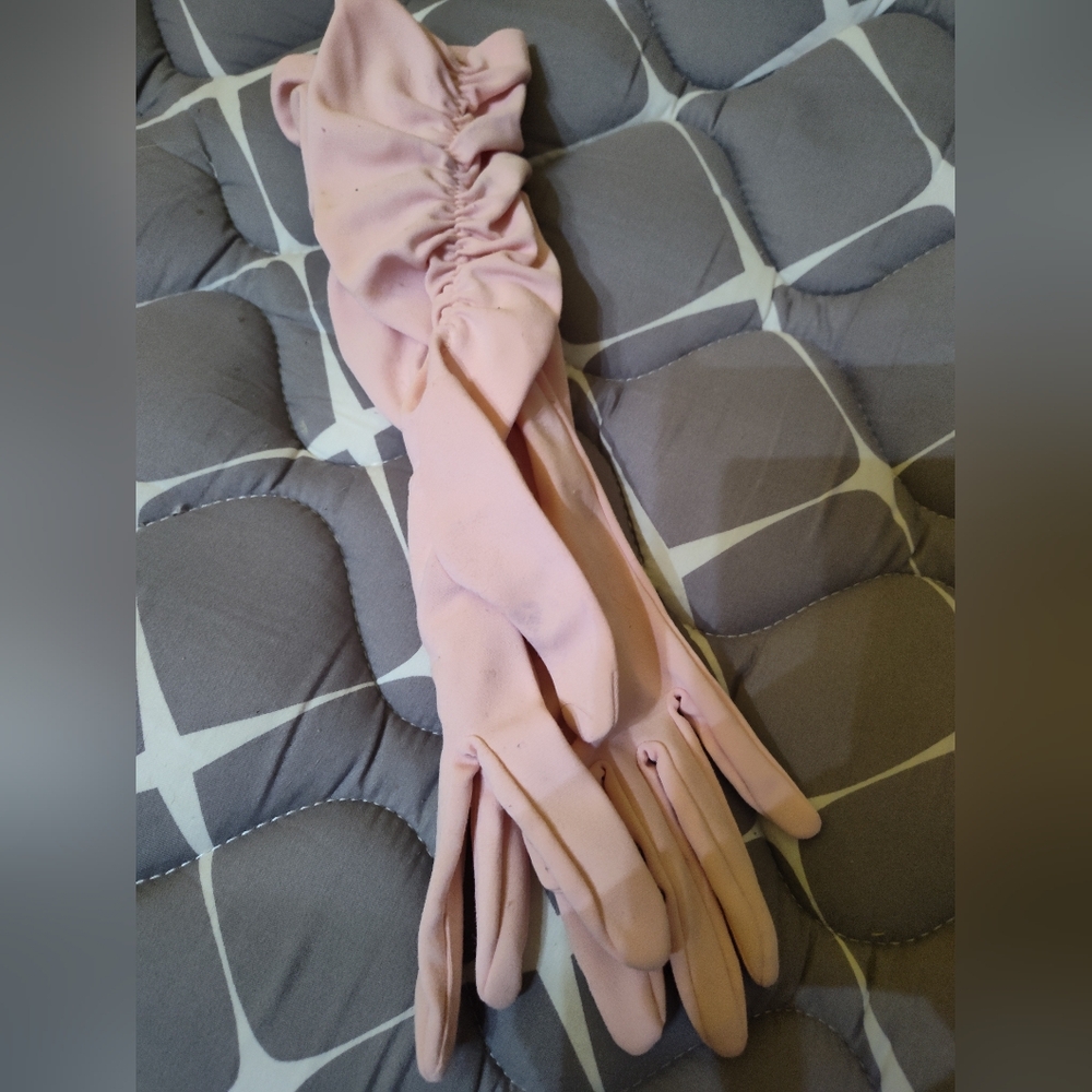 New. Vintage Ladies Ruched mid elbow gloves